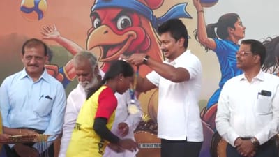 முதலமைச்சர் விளையாட்டு போட்டி - மாணவர்களுக்கு பரிசு வழங்கும் விழா