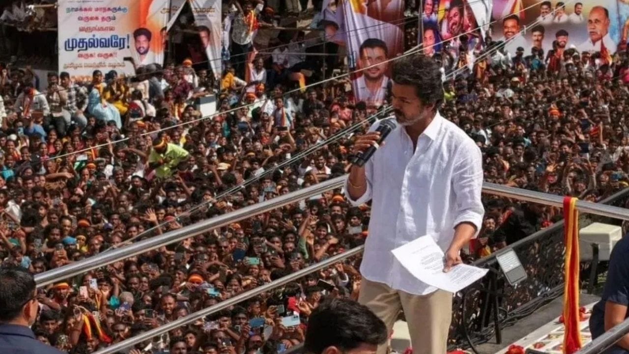 வேலூரில் தவெக பொதுக்கூட்டம் - ஆனந்த் நேரில் ஆய்வு வேலூரில் தவெக பொதுக்கூட்டம் - ஆனந்த் நேரில் ஆய்வு