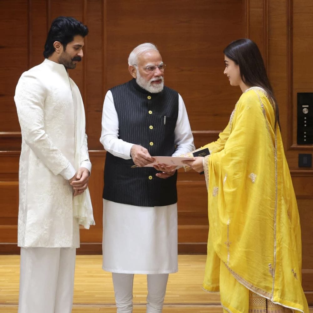 இந்த நிகழ்ச்சியில் இந்திய பிரதமர் மோடி உள்ளிட்ட பல்வேறு பிரபலங்கள் மற்றும் அரசியல்வாதிகளும் கலந்துகொள்வதாக தகவல்கள் வெளியாகிவருகிறது என்பது குறிப்பிடத்தக்கது. இந்த நிகழ்ச்சியில் கிட்டத்தட்ட ஆயிரக்கணக்கான விருந்தினர்கள் கலந்துகொள்வதாக கூறப்படுகிறது.