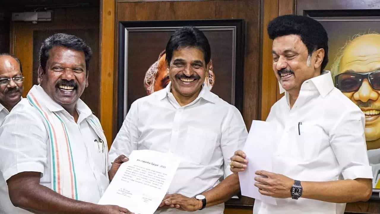 உறுதியான திமுக காங்கிரஸ் கூட்டணி.. எத்தனை இடங்கள் தெரியுமா? வெளியான முக்கிய தகவல்..