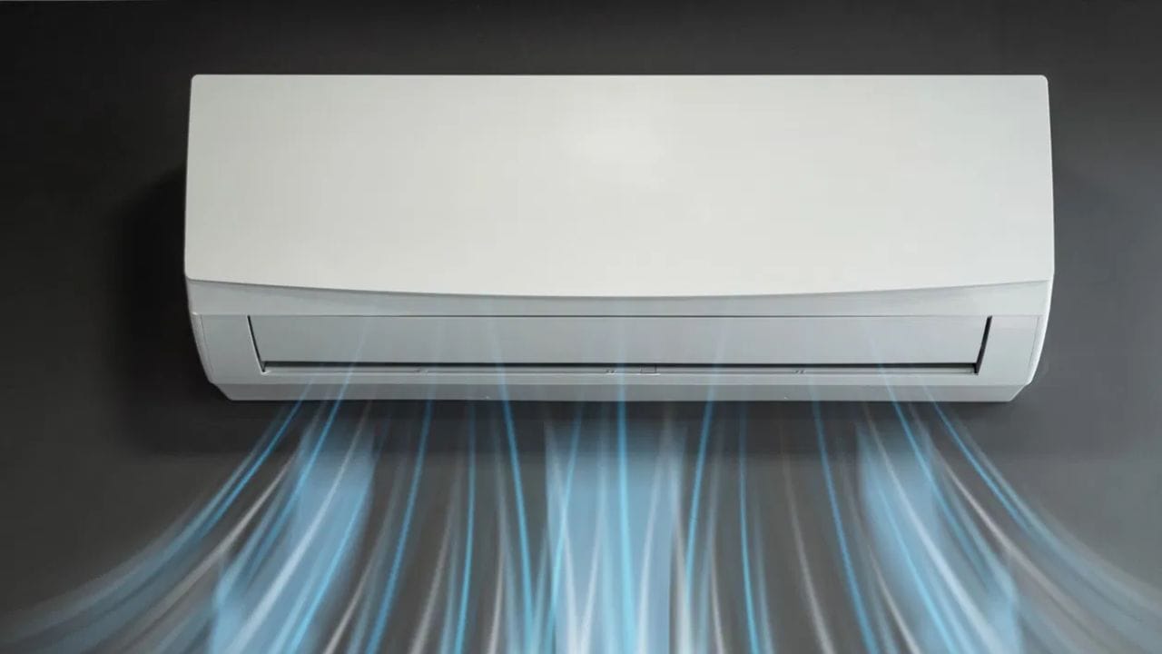 உங்கள் அறை வீட்டின் மேல் தளத்தில் அமைந்திருந்தாலோ அல்லது அறைக்குள் நேரடியாகச் சூரிய ஒளி விழும் என்றாலோ, அதிக குளிரூட்டுவதை உறுதிசெய்யும் வகையில், சற்று அதிக திறன் கொண்ட ஏசியைத் தேர்ந்தெடுப்பது நல்லது.