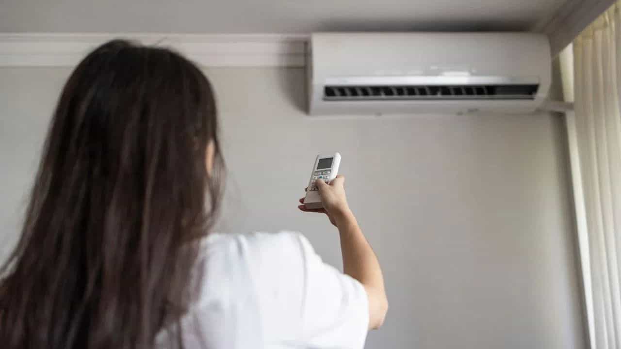 அடிக்கடி மாறும் காலநிலை - ஏசியிலேயே இருப்பது உடல்நிலைக்கு ஆபத்தா? மருத்துவர் எச்சரிக்கை