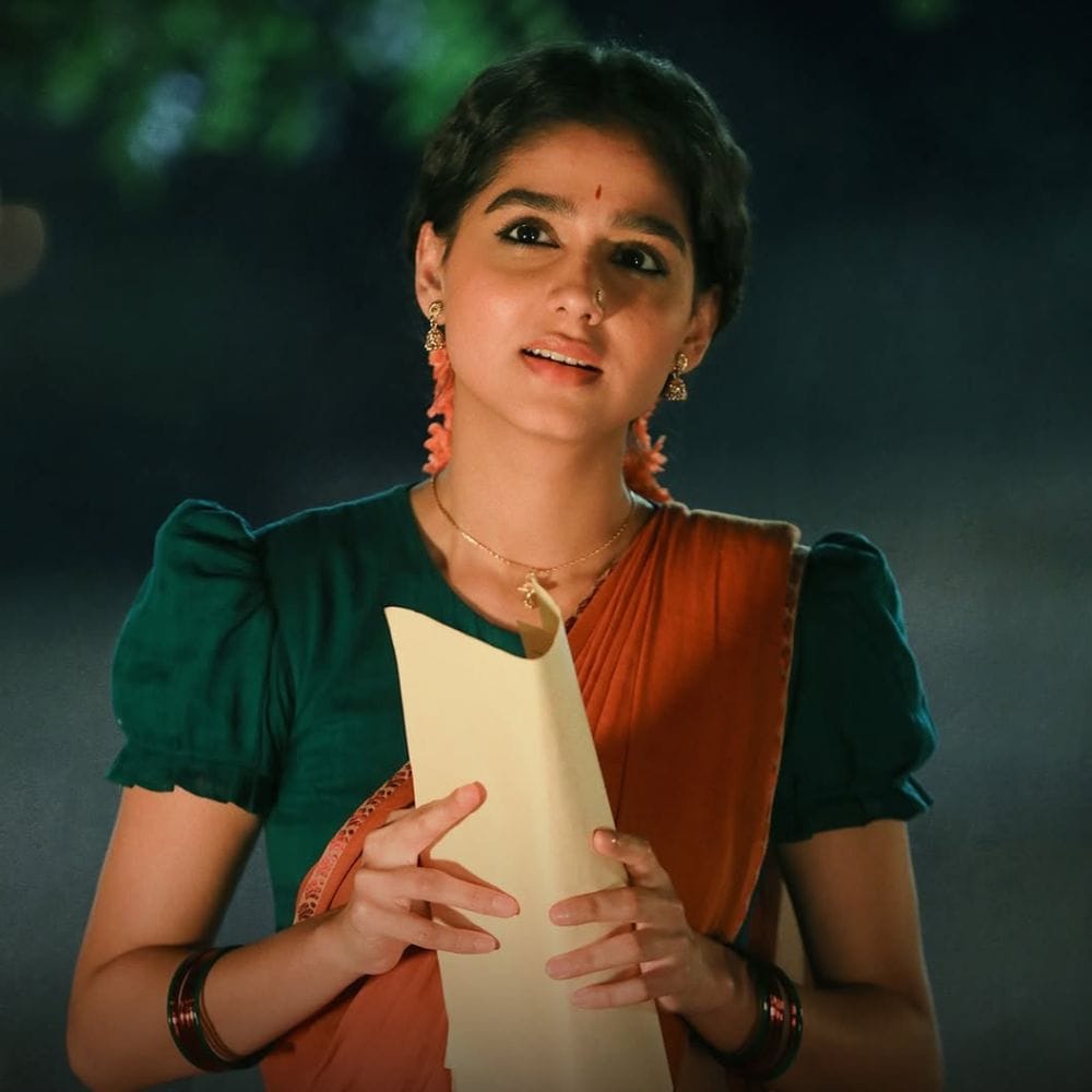 இந்த படத்தில் இவரின் கதாபாத்திரம் மிகவும் அருமையாகவே அமைந்திருந்தது. மேலும் செல்வராகவனின் இயக்கத்தில், பெரும் எதிர்பார்ப்புடன் தயாராகிவரும் 7 ஜி ரெயின்போ காலனி 2 படத்திலும் இவர் கதாநாயகியாக நடித்துவருகிறார். இந்த் படத்தின் ஷூட்டிங் இறுதிக்கட்டத்தில் உள்ள நிலையில், விரைவில் முடிவடையும் என எதிர்பார்க்கப்படுகிறது