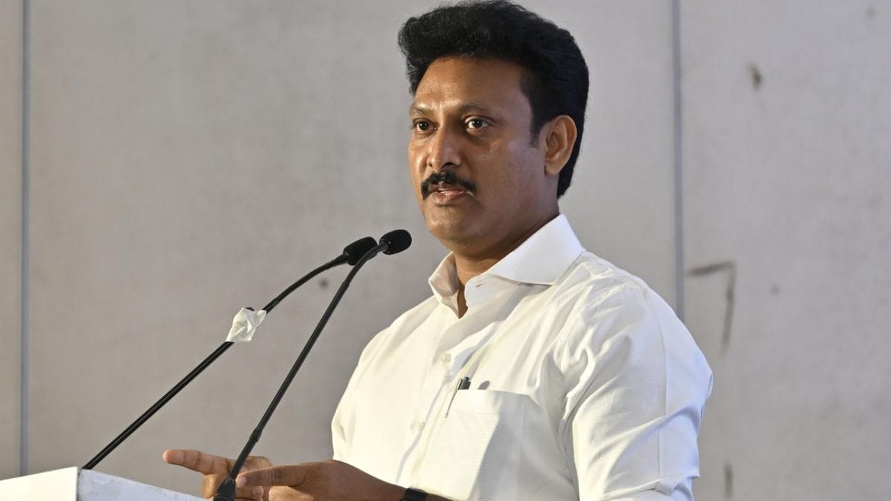 இந்தத் தேர்தலில்  முதல்  முறை வெற்றியை  அன்பில்  மகேஷ் பொய்யாமொழி பெற்று  எம்எல்ஏவாக தேர்வானார். அவருக்கு திருச்சி மேற்கு மாவட்ட செயலாளர் பதவி வழங்கப்பட்டு  தொடர்ந்து வருகிறார். இதை தொடர்ந்து,  கடந்த 2021- ஆம் ஆண்டு நடைபெற்ற சட்டமன்ற தேர்தலில் மீண்டும் அதே தொகுதியில்  வேட்பாளராக  களம் இறக்கப்பட்ட அன்பில் மகேஷ் பொய்யாமொழி 2-  ஆவது முறை  தனது வெற்றியே நிரூபித்து எம்எல்ஏவாக  தடம்பதித்தார்.  அப்போது,  முதல்வர் மு. க. ஸ்டாலினின் அமைச்சரவையில்  பள்ளிக் கல்வித் துறை  அமைச்சர் பொறுப்பு வழங்கப்பட்டுள்ளது.