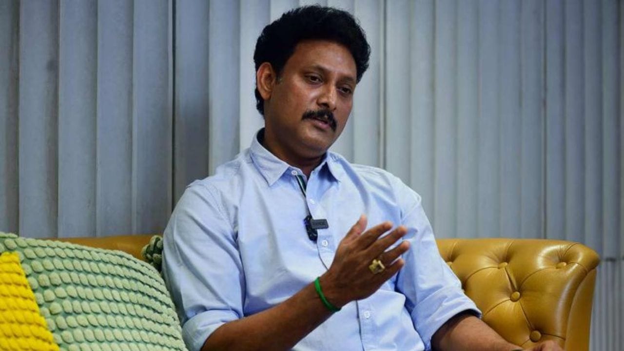 கடந்த  2016- ஆம் ஆண்டு நடைபெற்ற சட்டமன்ற தேர்தலில்  திருவெறும்பூர் தொகுதியில் களமிறங்கிய அன்பின் மகேஷ் பொய்யாமொழி அதிமுக வேட்பாளர் டி. கலைச்செல்வனை வீழ்த்தி 46.98 சதவீத வாக்குகள் பெற்று தனது முதல் வெற்றியை பதிவு செய்தார். பின்னர்,  2021- ஆம் ஆண்டு நடைபெற்ற சட்டமன்ற தேர்தலில் மீண்டும் அதே தொகுதியில் களம் இறக்கப்பட்ட  அன்பில் மகேஷ் பொய்யாமொழி  அதிமுக வேட்பாளர் பே. குமாரை வீழ்த்தி 53.48 சதவீத வாக்குகள் பெற்று 2-  முறை எம்எல்ஏவாக  இருந்து வருகிறார்.  அத்துடன்  அமைச்சர் பொறுப்பையும் வகித்து வருகிறார்.