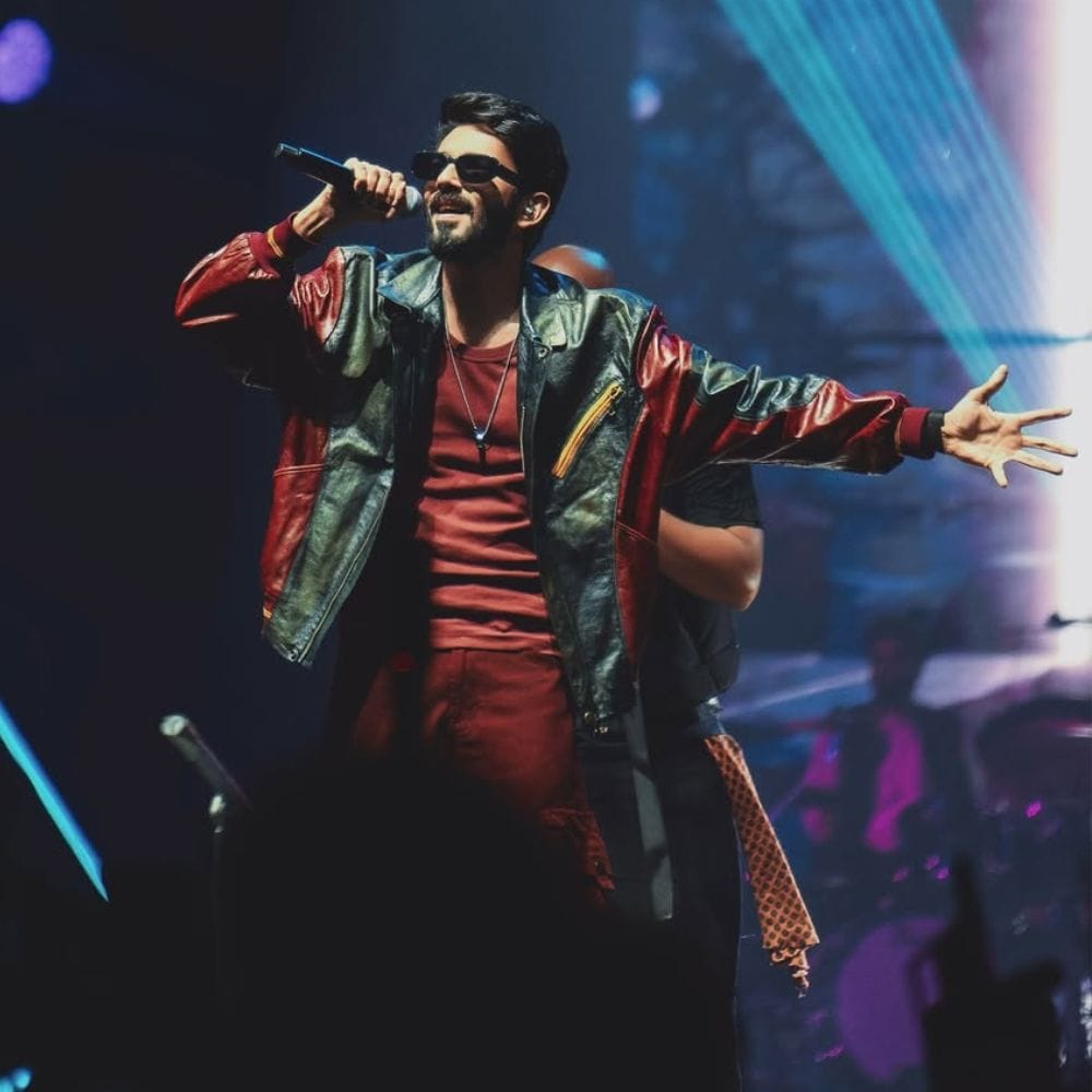 மேலும் இவர் தொடர்ந்து கிட்டத்தட்ட 6 ஆண்டுகளுக்கும் மேலாக சூப்பர் ஸ்டார் ரஜினிகாந்தின் படங்களுக்கு இசையமைத்துவருகிறார். தற்போதும் ரஜினிகாந்தின் தலைவர் 173 திரைப்படத்திற்கும், கமல்ஹாசன் மற்றும் ரஜினிகாந்தின் கூட்டணி படத்திற்கும் இவரே இசையமைத்துவருகிறார். அந்த வகையில் ஆண்டிற்கு, 10 படங்களுக்கும் குறையாமல் இவர் பணியாற்றிவருகிறார்.