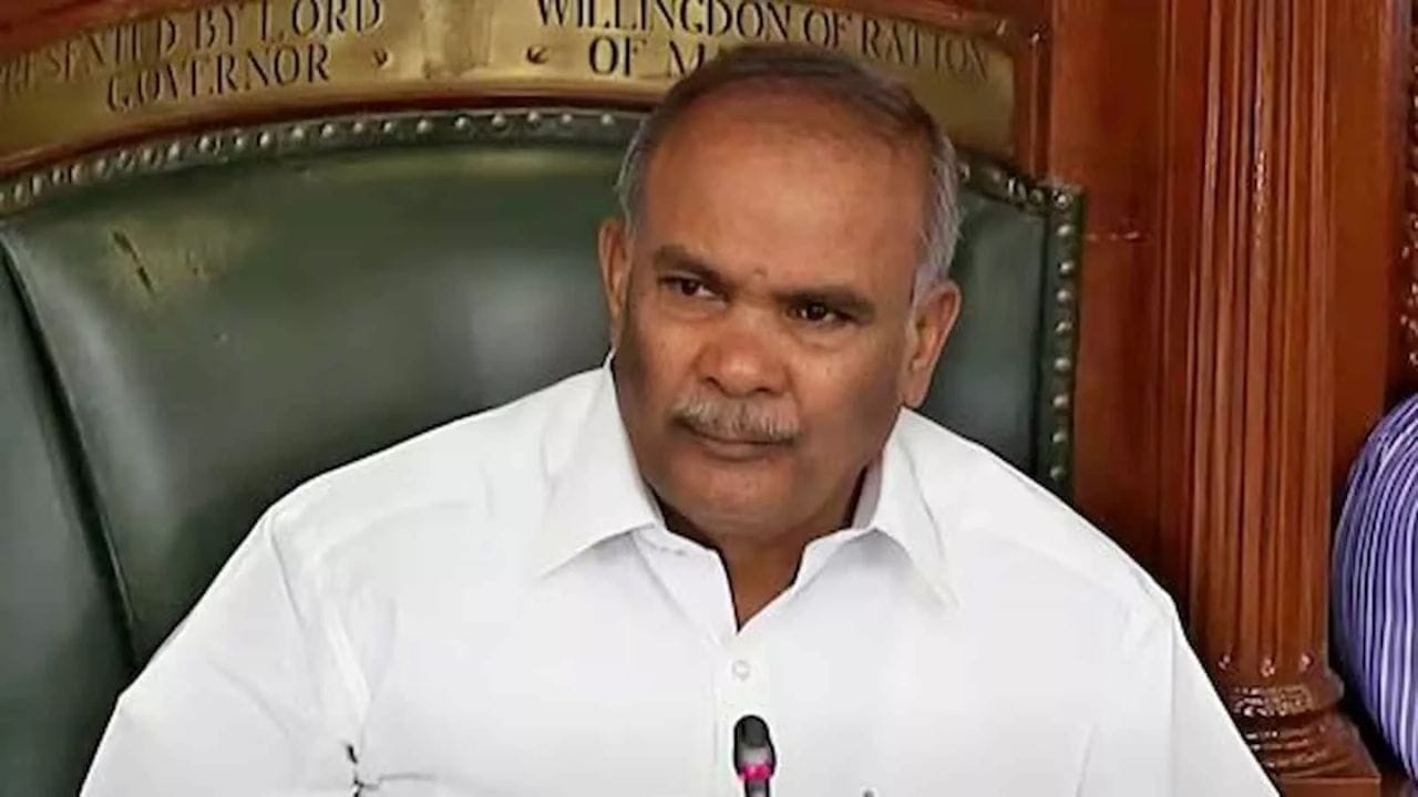 பின்னர்,  அதிமுக தலைமைக்கும்,  அப்பாவுவுக்கும்  இடையே ஏற்பட்ட பிரச்சனையின் காரணமாக  கடந்த 2006- ஆம் ஆண்டு  திமுகவின்  அப்போதைய தலைவரும்,  மறைந்த முதல்வருமான மு. கருணாநிதி முன்னிலையில் அக்கட்சியில் தன்னை இணைத்துக் கொண்டார். அதே ஆண்டு  நடைபெற்ற சட்டமன்றத் தேர்தலில் திமுக சார்பில்  களம் இறக்கப்பட்ட மு. அப்பாவு  தனக்கான வெற்றி வாகையை சூடினார். 2016- ஆம் ஆண்டு மீண்டும் ராதாபுரம் தொகுதியில்  களமிறக்கப்பட்ட அப்பாவு  தோல்வியை தழுவினார். இதை தொடர்ந்து, கடந்த 2021- ஆம் ஆண்டு  நடைபெற்ற சட்டமன்றத் தேர்தலில்  இதே தொகுதியில்  களம் கண்ட  மு. அப்பாவு  தனக்கான வெற்றிக் கனியை  எட்டிப் பிடித்தார்.