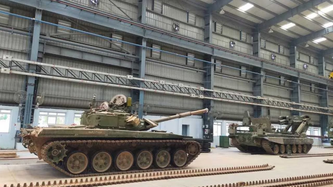 இந்த தொகுதியில் பாதுகாப்புத் துறை முக்கிய பங்கு வகிக்கிறது. ராணுவ தளபாட உற்பத்தி மையங்கள் உள்ளதால், இந்த பகுதி முக்கியத்துவம் பெற்றுள்ளது. அதேபோல், ரயில்வே மற்றும் அரசு பணியாளர்கள் அதிகமாக வசிக்கும் பகுதியாகவும் இது உள்ளது. வாக்காளர் எண்ணிக்கையை எடுத்துக்கொண்டால், கிட்டத்தட்ட 3 லட்சம் வாக்காளர்கள் இந்த தொகுதியில் உள்ளனர்.