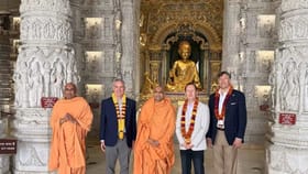 அக்ஷர்தாம் ஆசிரமத்தில் கோலாகலமான ஹோலி கொண்டாட்டம்.. அமெரிக்க தூதர் செர்ஜியோ கோர் பங்கேற்பு.....