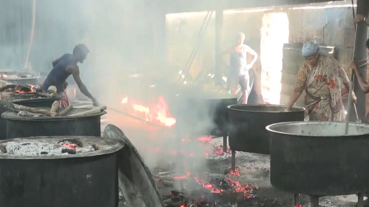 ரம்ஜான் கொண்டாட்டம்.. திருச்சியில் ஆயிரக்கணக்கானவர்களுக்கு சமைக்கப்பட்ட பிரியாணி! ரம்ஜான் கொண்டாட்டம்.. திருச்சியில் ஆயிரக்கணக்கானவர்களுக்கு சமைக்கப்பட்ட பிரியாணி!