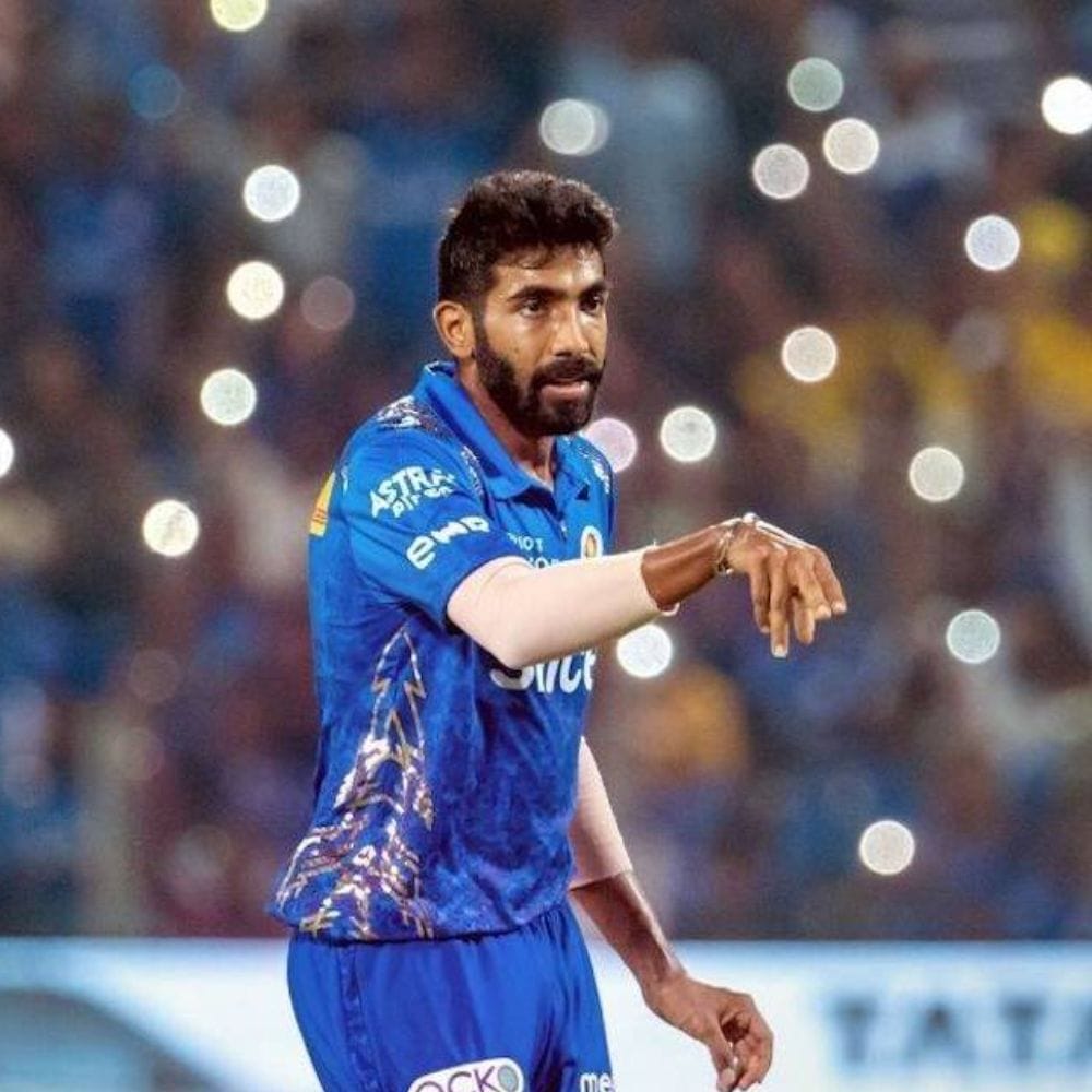 மும்பை இந்தியன்ஸ் அணியின் மிகவும் திறமையான பந்துவீச்சாளர் ஜஸ்பிரித் பும்ரா. ஆனால், ஐபிஎல்-லில் ஒரு விதியை மீறுவதில் முன்னணியில் இருக்கிறார். ஐபிஎல்-லில் அதிக நோ-பால்களை வீசிய பந்துவீச்சாளர் ஜஸ்பிரித் பும்ராதான்.