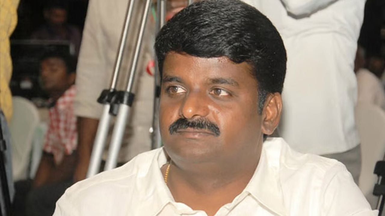 இதே போல, கடந்த 2021 சட்டமன்ற தேர்தலில் மீண்டும் இதே தொகுதியில் போட்டியிட்டு தற்போது எம்எல்ஏவாக இருந்து வருகிறார். இதனிடையே 2011- 2021 அதிமுக ஆட்சி காலத்தில் 2013- ஆம் ஆண்டு சுகாதாரத்துறை அமைச்சராக பொறுப்பு வகித்து வந்தார். கடந்த 2016 சட்டமன்ற தேர்தலில் விராலிமலை தொகுதியில் களமிறங்கிய சி. விஜயபாஸ்கர் தன்னை எதிர்த்து போட்டியிட்ட திமுக வேட்பாளர் எம் பழனியப்பணி வீழ்த்தி 84 ஆயிரத்து 701 வாக்குகள் 50 சதவீதம் வாக்குகள் பெற்று வெற்றியை பதிவு செய்தார்.