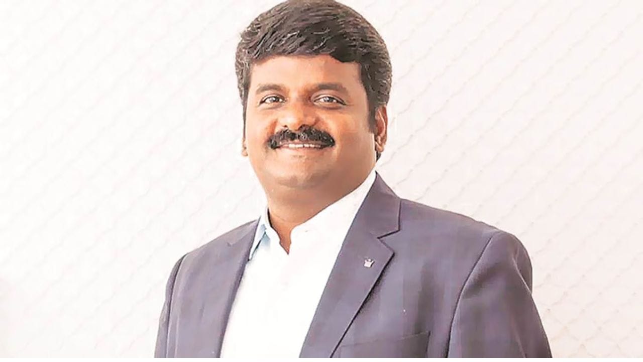 அந்த தேர்தலில் வெற்றி பெற்றதுடன் 26 வயதில் எம்எல்ஏவாக சட்டமன்றத்துக்குள்ள அடி எடுத்து வைத்தார் சி. விஜயபாஸ்கர். இதைத் தொடர்ந்து, 2011 ஆம் ஆண்டு நடைபெற்ற சட்டமன்ற தேர்தலில் விராலிமலை தொகுதியில் மாறிப் போட்டியிட்ட சி. விஜயபாஸ்கர் தனது வெற்றியை பதிவு செய்தார். இதே போல, 2016 சட்டமன்ற தேர்தலிலும் இதே தொகுதியில் போட்டியிட்டு தனது 3- ஆவது வெற்றியை பதிவு செய்தார்.