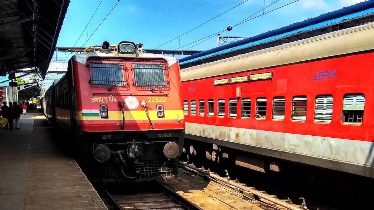 மேலும் மயிலாடுதுறை மற்றும் காரைக்குடி பயணிகள் ரயிலுக்கு ஒப்புதல் வழங்கப்பட்டுள்ளது.