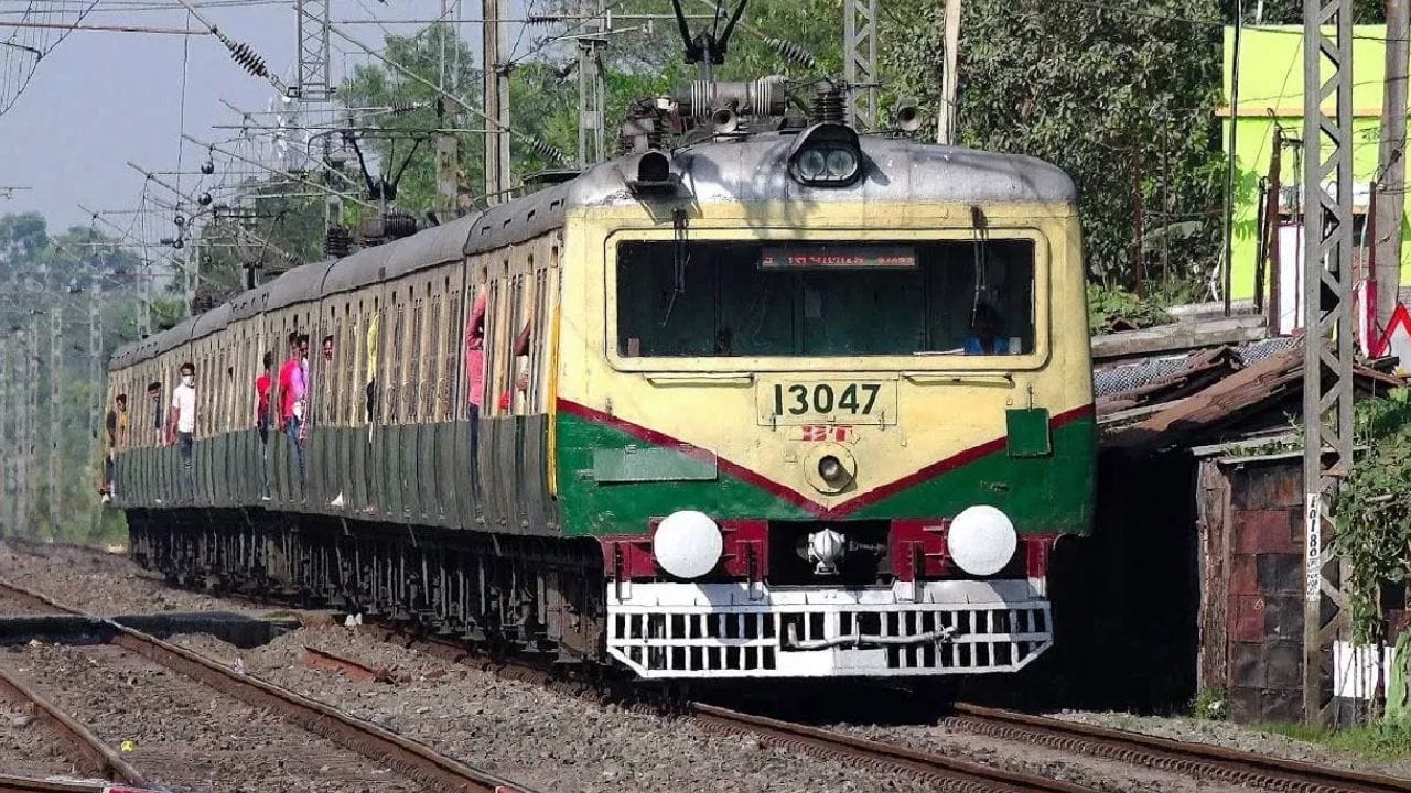 மேலும் மங்களூர் சென்ட்ரல் - ராமேஸ்வரம் விரைவு ரயில் இனி உடுமலைப்பேட்டை மற்றும் பரமக்குடி ரயில் நிலையங்களில் நின்று செல்லும். தாம்பரம் - ராமேஸ்வரம் விரைவு ரயில் இனி பண்ருட்டி ரயில் நிலையத்தில் நின்று செல்லும்