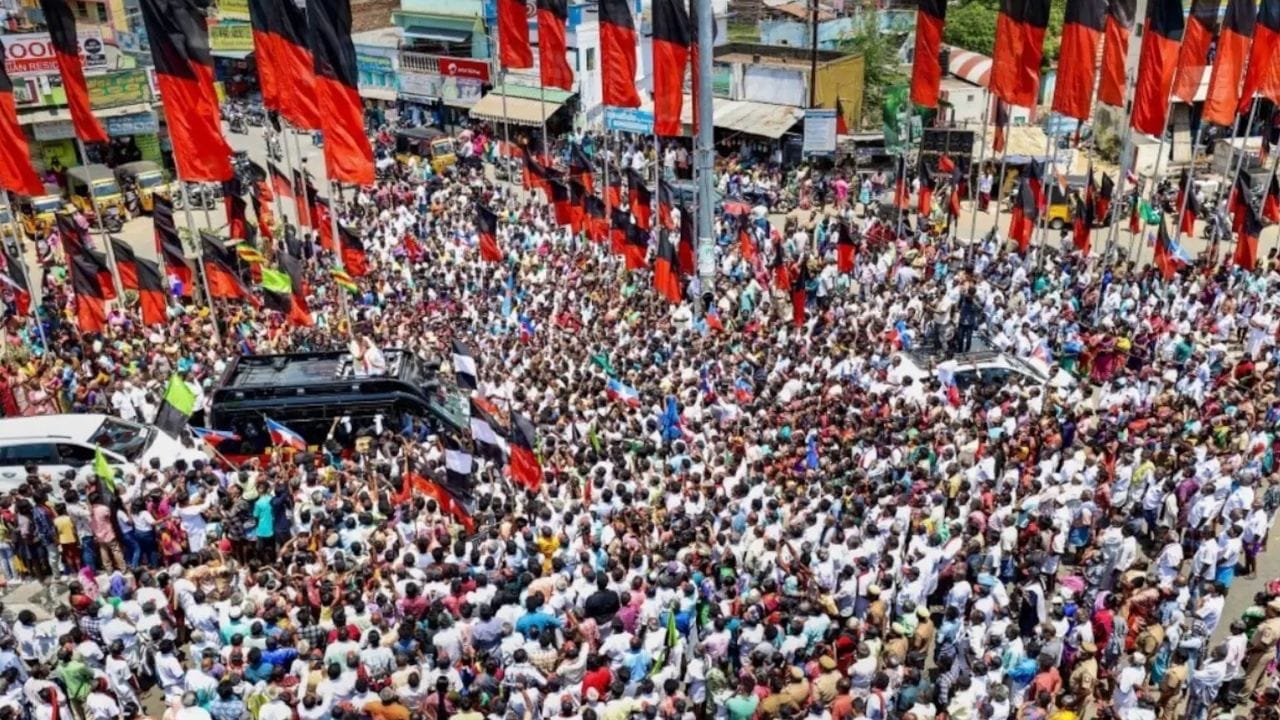 சேப்பாக்கம்–திருவல்லிக்கேணி தொகுதி அதிக மக்கள் தொகையும், நகர்ப்புற மேம்பாட்டு பிரச்சினைகளும் கொண்ட ஒரு முக்கிய தொகுதியாகக் கருதப்படுகிறது. தொடர்ந்து பல ஆண்டுகளாக திமுக தனது வெற்றி கொடியை நாட்டி வரும் நிலையில், வரவிருக்கும் 2026 ஆம் ஆண்டு சட்டமன்றத் தேர்தலும் இந்த தொகுதி திமுகவிற்கு சாதகமாக அமையும் என அரசியல் வட்டாரங்களில் கூறப்படுகிறது. மேலும், இந்த முறையும் துணை முதலமைச்சர் உதயநிதி ஸ்டாலின் சேப்பாக்கம்–திருவல்லிக்கேணி தொகுதியில் போட்டியிடுவார் என்ற தகவல்கள் வெளியாகி வருகின்றன.