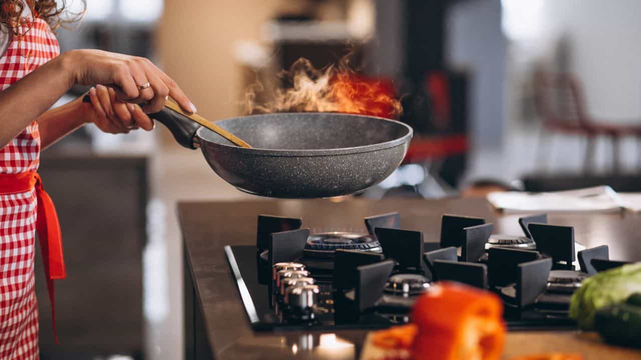 Cooking Gas Saving Tips: சமையல் எரிவாயுவை சிக்கனமாக பயன்படுத்த வேண்டுமா? சூப்பர் டிப்ஸ் இதோ! Cooking Gas Saving Tips: சமையல் எரிவாயுவை சிக்கனமாக பயன்படுத்த வேண்டுமா? சூப்பர் டிப்ஸ் இதோ!