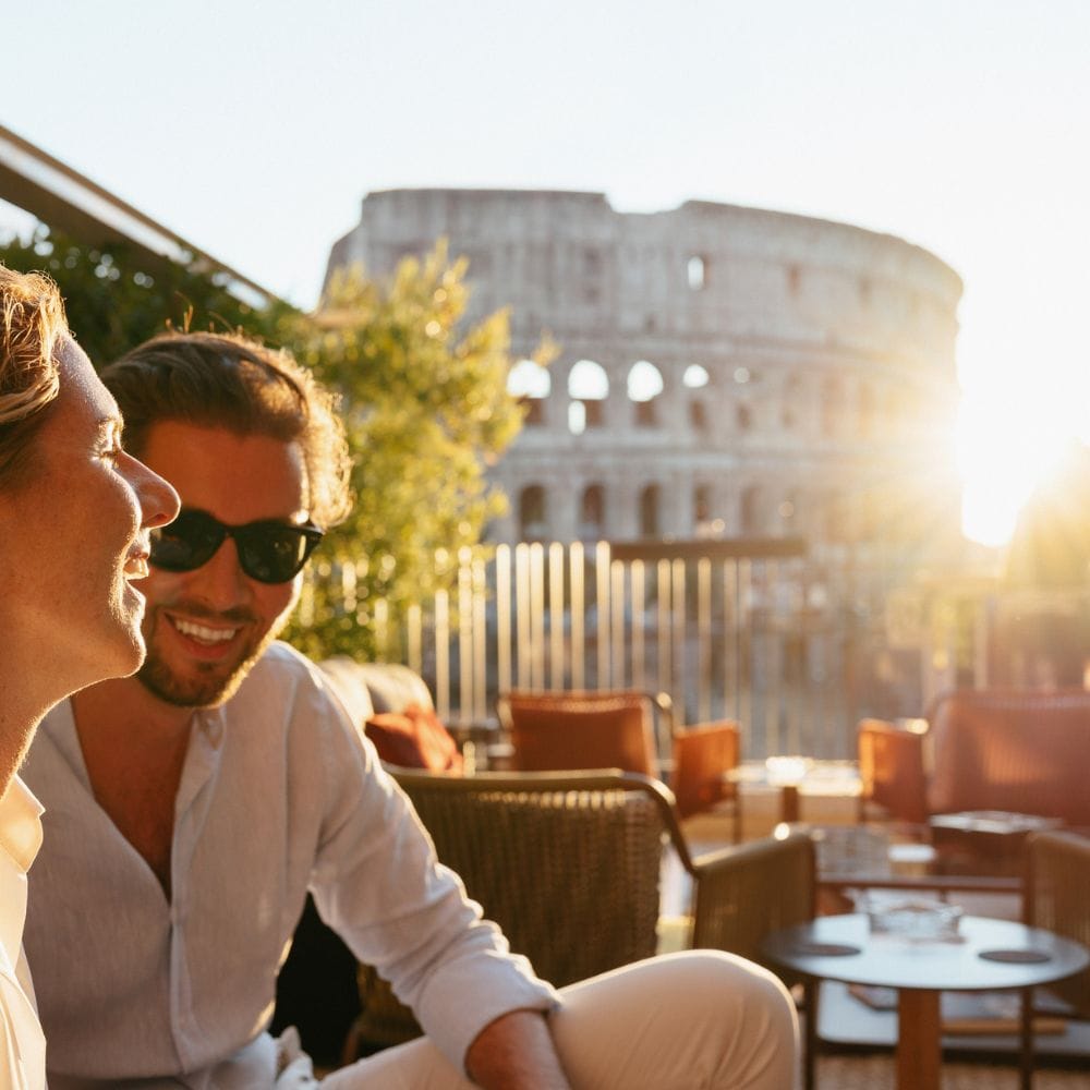 வெயிலிலிருந்து பாதுகாப்பு பயன்படுத்த வேண்டும். வெளியே செல்லும்போது குடை அல்லது தொப்பி பயன்படுத்தலாம். இதனால் நேரடி வெயில் உடலில் படாமல் இருக்கும். சன்ஸ்கிரீன் பயன்படுத்துவது தோலை பாதுகாக்கும். கண்ணாடி (sunglasses) அணிவதும் உதவும். இதனால் வெயிலின் பாதிப்பு குறையும்.