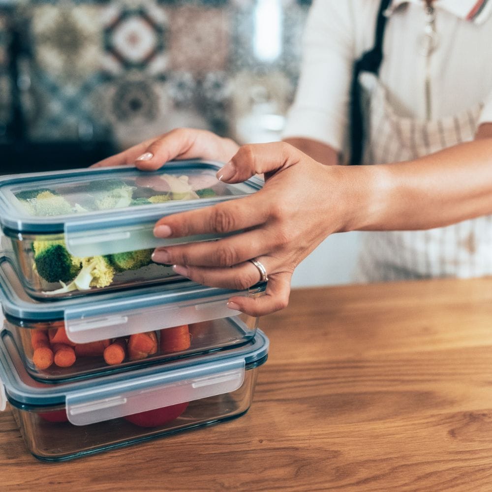 ஸ்டீல் டப்பாக்கள் கீழே விழுந்தாலும்
எளிதில் உடையாது என்பதால்
பயணம் மற்றும் குழந்தைகள் பயன்பாட்டுக்கு
மிகவும் பாதுகாப்பான தேர்வாகும்.