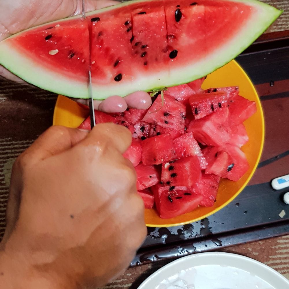 அதிக தண்ணீர் மற்றும் எலக்ட்ரோலைட் இருப்பதால் உடலில் நீர்ச்சத்து சமநிலையை பராமரிக்க உதவுகிறது.