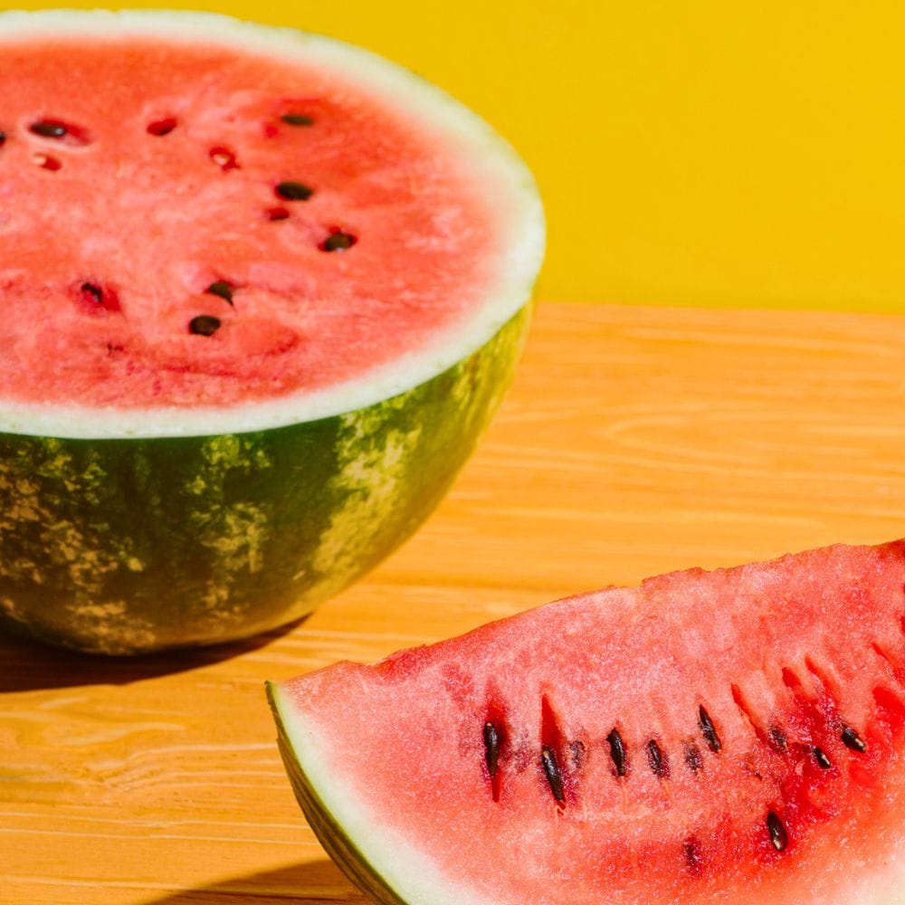 தர்பூசணியில் சுமார் 90% தண்ணீர் உள்ளதால் உடலை குளிர்ச்சியாக வைத்துக் கொள்ள உதவுகிறது. வெயிலால் ஏற்படும் நீர்ச்சத்து குறைபாட்டை தடுக்கிறது. Of Gallery Tv9 (5)