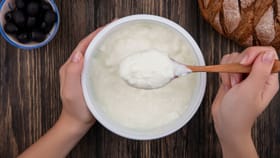 Health Tips: கோடையில் குளிரூட்டியாக செயல்படும் தயிர்.. உடலுக்கு இவ்வளவு நன்மைகளை தருமா?...