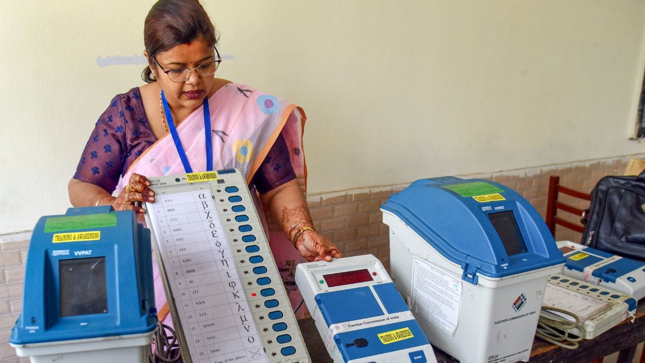 எடப்பாடி தொகுதி என்பது கிராமப்புற ஆதிக்கம் கொண்ட அரை நகர்ப்புற தொகுதியாகக் கருதப்படுகிறது. 2026 சட்டமன்றத் தேர்தலை எடுத்துக்கொண்டால்: நாம் தமிழர் கட்சி – பிரியதர்ஷினி, தமிழக வெற்றி கழகம் – எம். அருண்குமார், அதிமுக – எடப்பாடி கே. பழனிசாமி, திமுக – காசி ஆகியோர் போட்டியிடுகின்றனர்.