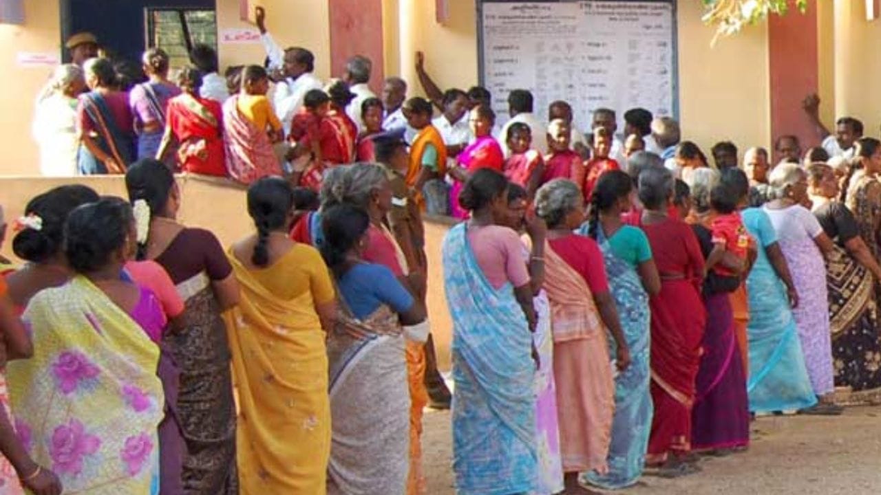 இதற்கு ஒரு வழி, வாக்காளர் புகைப்பட அடையாள அட்டையைக் காட்டுவதுதான். வாக்காளர் புகைப்பட அடையாள அட்டையைக் காட்ட முடியாமல் போய்விட்டால், அவர்கள் வாக்களிக்க அனுமதி மறுக்கப்படக்கூடும். எனவே அனைத்து வாக்காளர்களுக்கும் வாக்காளர் புகைப்பட அடையாள அட்டை வழங்க முடிவு செய்யப்பட்டு, பட்டியலில் பதிவு செய்யப்பட்ட 100 சதவீத வாக்காளர்களுக்கும் வாக்காளர் புகைப்பட அடையாள அட்டை வழங்கப்பட்டுள்ளது.