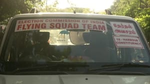 சென்னையில் கழுகு பார்வையில் தேர்தல் பறக்கும் படை… 128 வாகனங்களில் களமிறங்கியது! சென்னையில் கழுகு பார்வையில் தேர்தல் பறக்கும் படை… 128 வாகனங்களில் களமிறங்கியது!