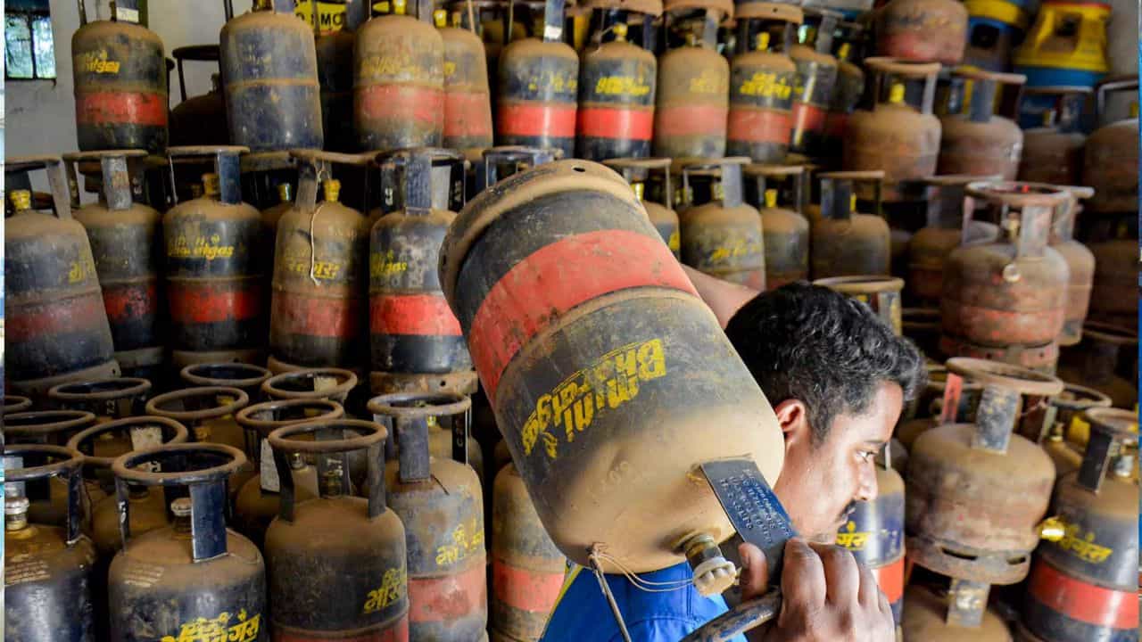 சிலிண்டர் தட்டுப்பாடு.. தமிழகத்தில் ஹோட்டல்கள் மூடப்படும் அபாயம்?.. மத்திய அரசுக்கு அவசர கோரிக்கை..