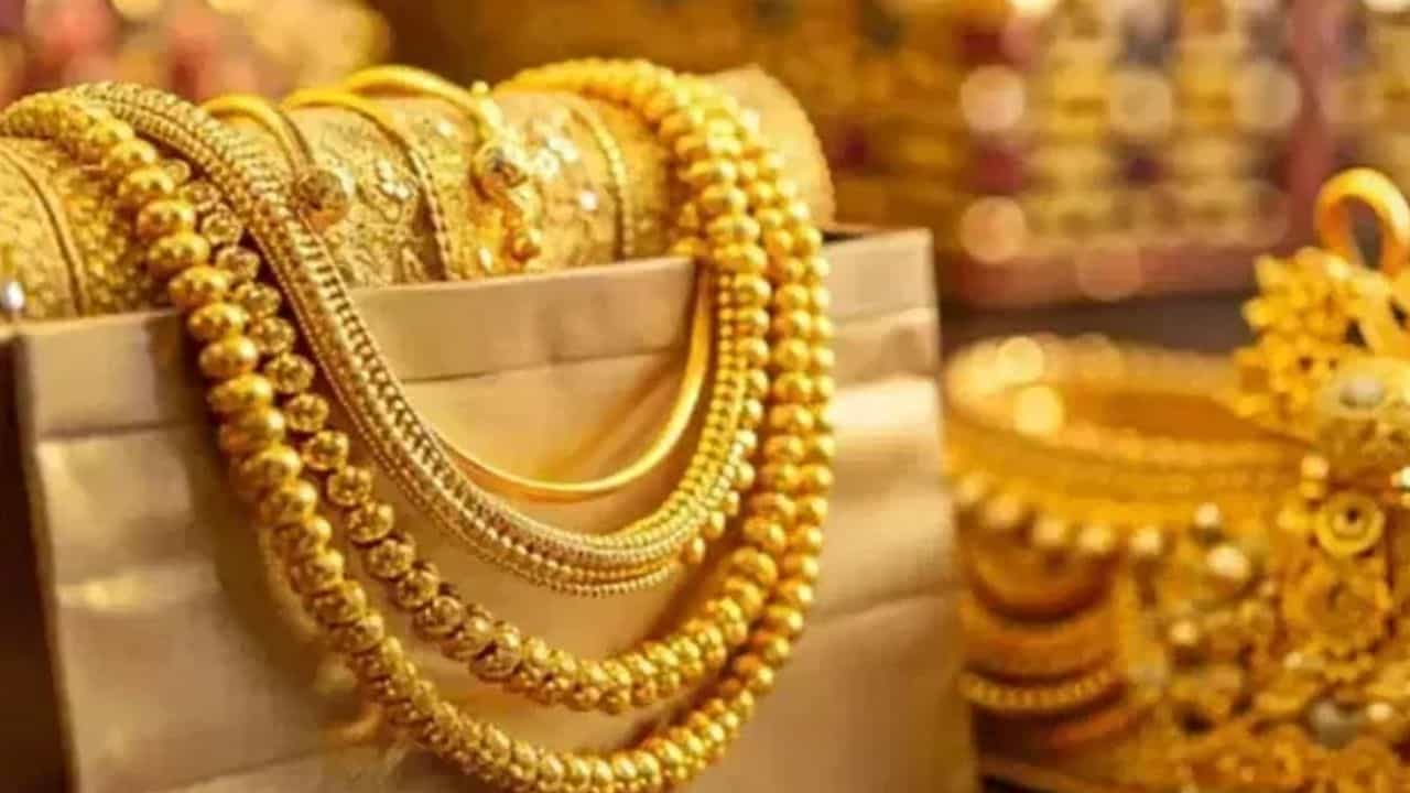 மீண்டும் சரிந்த தங்கம் விலை.. ஒரு சவரனுக்கு ரூ. 5,360 குறைந்து விற்பனை.. மகிழ்ச்சியில் மக்கள்..