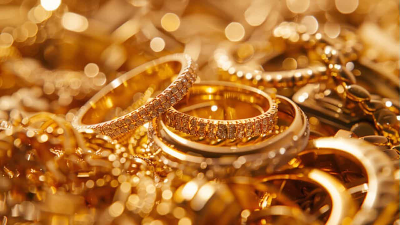 தங்கம் விலை இன்று தடாலடியாக மேலும் குறைந்தது.. ஒரு சவரன் எவ்வளவு தெரியுமா?