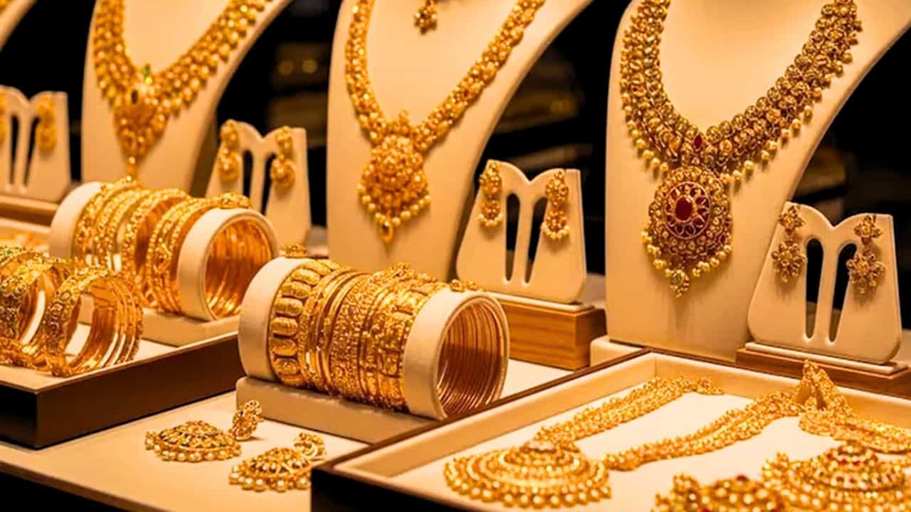 Gold Price: தலைகீழாக குறைந்த தங்கம் விலை.. ஒரு சவரனுக்கு இவ்வளவா?.. இன்றைய விலை நிலவரம்!!