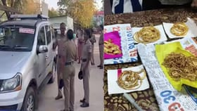 பாய்ந்து வந்த காரில் ரூ.14 கோடி தங்க நகைகள்.. உரிய ஆவணங்கள் இல்லாததால் பறிமுதல்.. பறக்கு படை விசாரணை!...