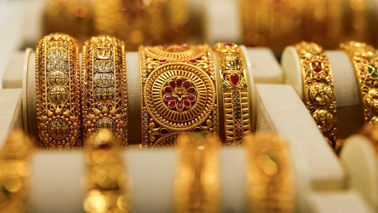 தங்கத்தின் விலை மீண்டும் தடாலடியாக குறைந்தது.. ஒரு சவரனுக்கு இவ்வளவா?.. இன்றைய நிலவரம்..