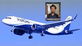 விமானத்தின் கதவை திறக்க முயன்ற பயணி.. தனக்கு பேய் பிடித்துவிட்டதாக கூறியதால் அதிர்ச்சி!...