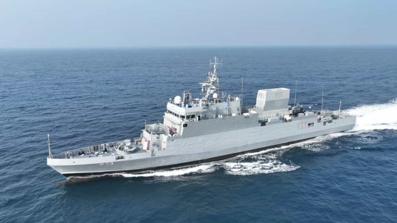 மேற்கு ஆசியா போர் பதட்டம்.. உஷார் நிலையில் இந்திய கடற்படை.. களமிறங்கிய ஐஎன்எஸ் சூரத்!