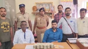 வேலூரில் ரூ.14 லட்சம் பணம், தங்க நகைகள் பறிமுதல்!