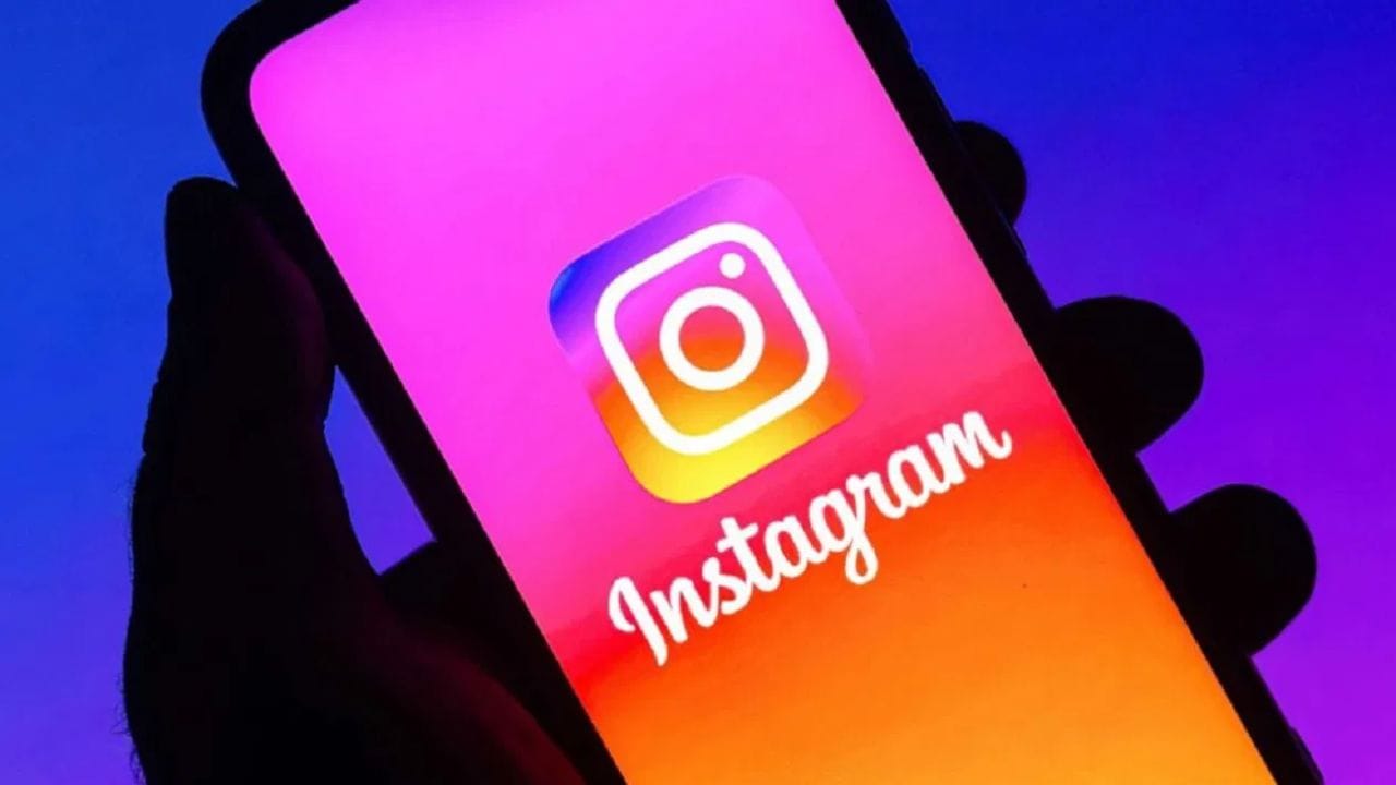 இந்த அப்டேட் மூலம் டைரக்ட் மெசேஜ்களில் வாய்ஸ் நோட் அனுப்பும் போது குரலை மாற்றி அனுப்ப முடியும்.