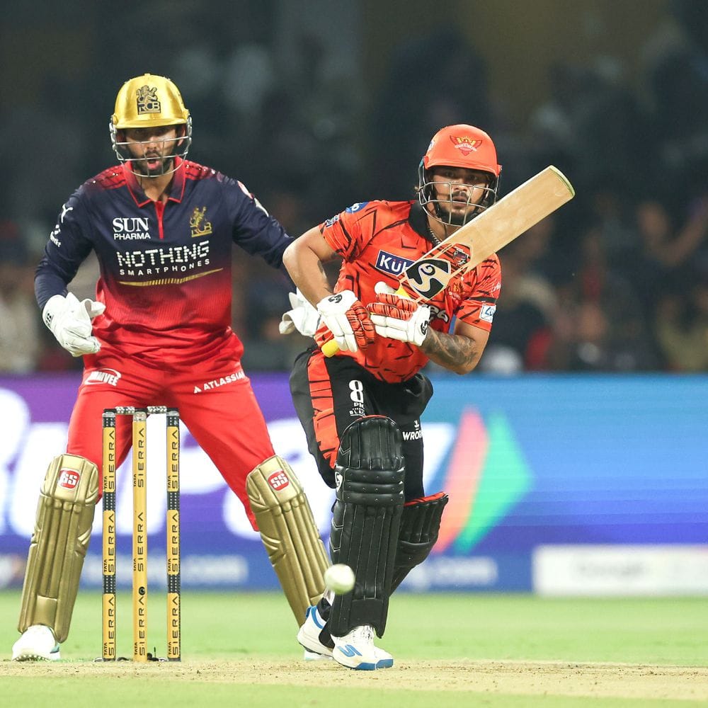 ரசிகர்களுக்கு மரியாதை செலுத்தும் விதமாக, மைதானத்தில் 11 இருக்கைகள் காலியாக வைக்கப்படும் என்று அந்த அறிக்கையில் கூறப்பட்டுள்ளது. இதன் மூலம், அணி நிர்வாகம் அவர்களைப் பல்வேறு வழிகளில் கௌரவித்து வருகிறது.