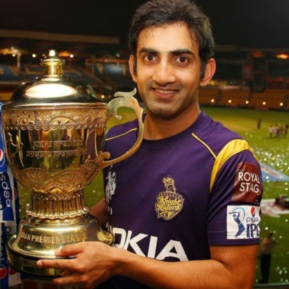 குயின்டன் டி காக், ருதுராஜ் கெய்க்வாட், கவுதம் கம்பீர், ஜோஷ் ஹேசில்வுட், இஷான் கிஷன், மெக்லீன், பிரக்யான் ஓஜா, கர்ண் சர்மா, லெண்டல் சிம்ஸ், யாஷ் தயால், மொயீன் அலி மற்றும் டக் பாலிங்கர் ஆகியோர் தலா 2 முறை ஐபிஎல் இறுதிப் போட்டியில் விளையாடி வெற்றி பெற்றுள்ளனர்.