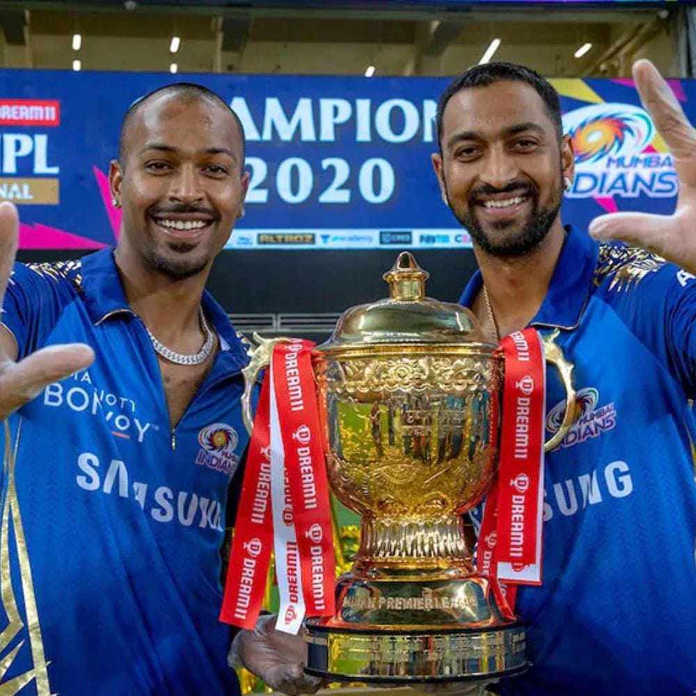 ரோஹித் சர்மாவுக்குப் பிறகு அதிக ஐபிஎல் பட்டங்களை வென்ற வீரர் க்ருணால் பாண்டியா ஆவார். இந்த க்ருணால் பாண்டியா மும்பை இந்தியன்ஸ் அணிக்காக 3 முறையும், ராயல் சேலஞ்சர்ஸ் பெங்களூரு அணிக்காக ஒரு முறையும் என மொத்தம் 4 முறை ஐபிஎல் இறுதிப் போட்டியில் விளையாடி, ஒவ்வொரு முறையும் கோப்பையை வென்றுள்ளார்.