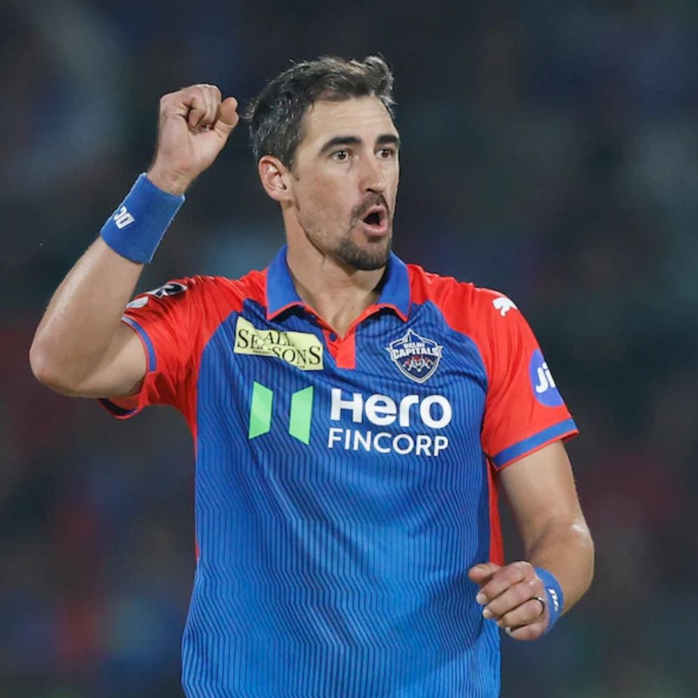 ஆஸ்திரேலியாவின் புகழ்பெற்ற பந்துவீச்சாளரான மிட்செல் ஸ்டார்க் ஏற்கனவே சர்வதேச டி20 போட்டிகளிலிருந்து ஓய்வு பெற்றுவிட்டார். வரவிருக்கும் 2027 ஒருநாள் உலகக் கோப்பையைக் கருத்தில் கொண்டு, அவர் இந்த ஆண்டுக்குப் பிறகு ஐபிஎல் தொடரிலிருந்து விலகலாம். ஸ்டார்க் தற்போது டெல்லி கேப்பிட்டல்ஸ் அணிக்காக விளையாடி வருகிறார். அவரது வருகைக்கு இன்னும் உறுதி ஆகாததால் ஆரம்பகட்டப் போட்டிகளில் சிலவற்றைத் தவறவிடலாம்.