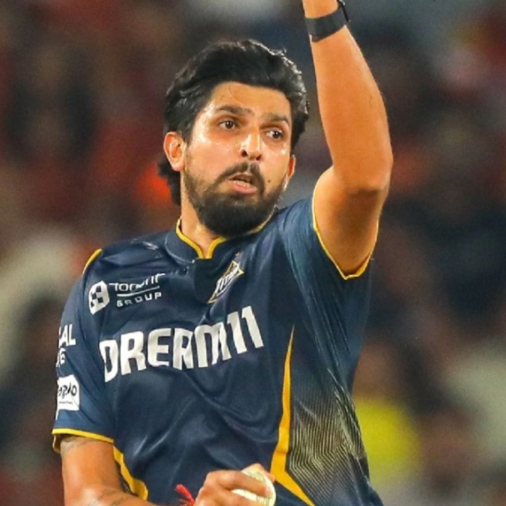 இந்திய வேகப்பந்து வீச்சாளர் இஷாந்த் சர்மாவுக்கு இதுவே கடைசி சீசனாக இருக்கும் என்றும் கூறப்படுகிறது. 37 வயதான இஷாந்த் சர்மா, ஐபிஎல்-இன் முதல் சீசனிலிருந்தே விளையாடி வருகிறார். தற்போது குஜராத் டைட்டன்ஸ் அணியில் இருக்கும் அவர், ஐபிஎல் 2026 சீசனுக்கு பிறகு தனது ஓய்வை அறிவிக்க வாய்ப்புள்ளது.