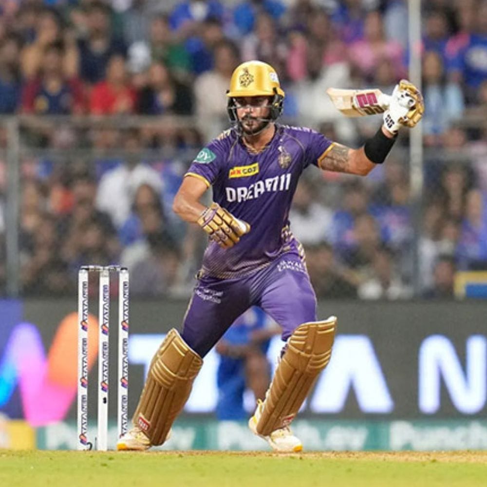 ஐபிஎல் தொடரில் சதம் அடித்த முதல் இந்திய பேட்ஸ்மேன் மனிஷ் பாண்டே ஆவார்.  கடந்த ஐந்து சீசன்களில் அவர் வெறும் 28 போட்டிகளில் மட்டுமே விளையாடியுள்ளார். இந்த ஐந்து சீசன்களில் மனிஷ் பாண்டே  4 வெவ்வேறு அணிகளுக்காக விளையாடியுள்ளார். 36 வயதான மனிஷ் பாண்டே தற்போது கொல்கத்தா நைட் ரைடர்ஸ் அணியில் உள்ளார். அவர் தனது ஓய்வை அறிவிக்க வாய்ப்புள்ளதாகக் கூறப்படுகிறது.