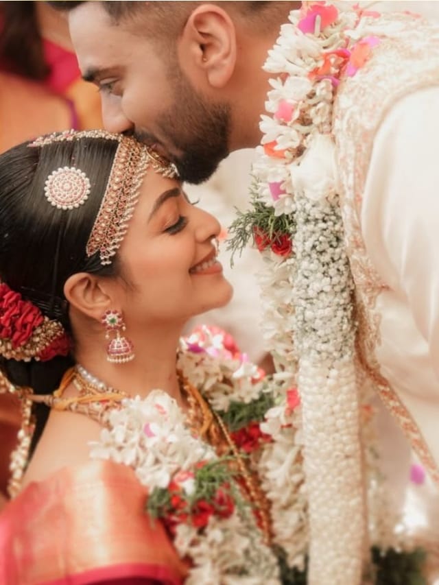 நடிகை ஜனனியின் திருமண புகைப்படங்கள் வைரல்!