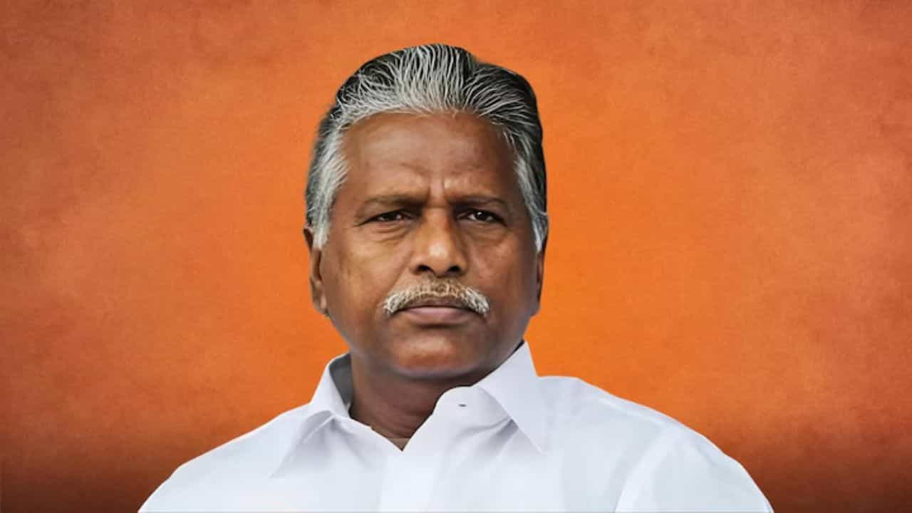 K.P. Munusamy Tamil Nadu Election: அதிமுகவில் தொண்டனாக இணைந்து து.பொ.செயலராக உயர்ந்த கே.பி.முனுசாமி.. மீண்டும் வெற்றிக் கனியை பறிப்பாரா?