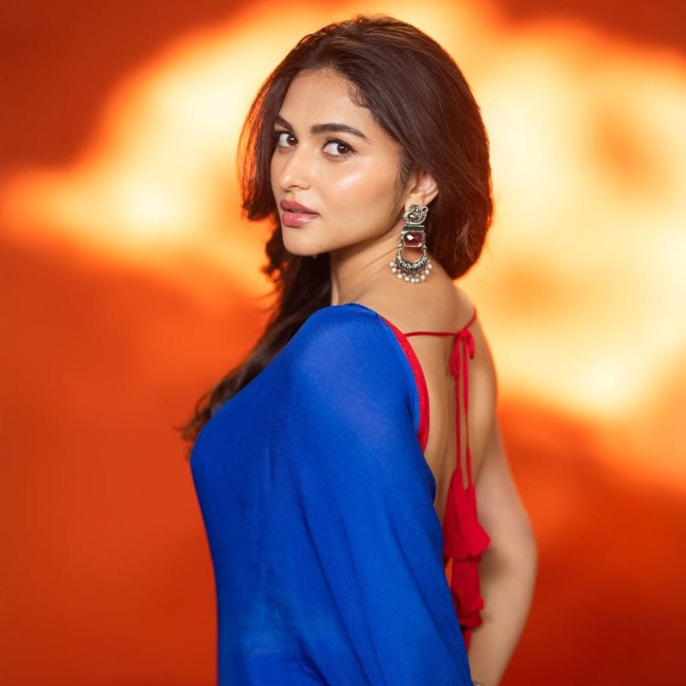 இந்த வரிசையில் தமிழில் பிரதீப் ரங்கநாதனின் டிராகன் என்ற படத்தின் மூலமாக கதாநாயகியாக, தமிழ் சினிமாவில் நுழைந்தார். இந்த படம் இவருக்கு பெரிய வெற்றியாக அமைய, தொடர்ந்து அடுத்தடுத்த தமிழ் படங்களில் ஒப்பந்தமாகி நடித்துவருகிறார். மேலும் மலையாளம் மற்றும் தெலுங்கு மொழிகளிலும் ஒப்பந்தமாகியுள்ளார்.