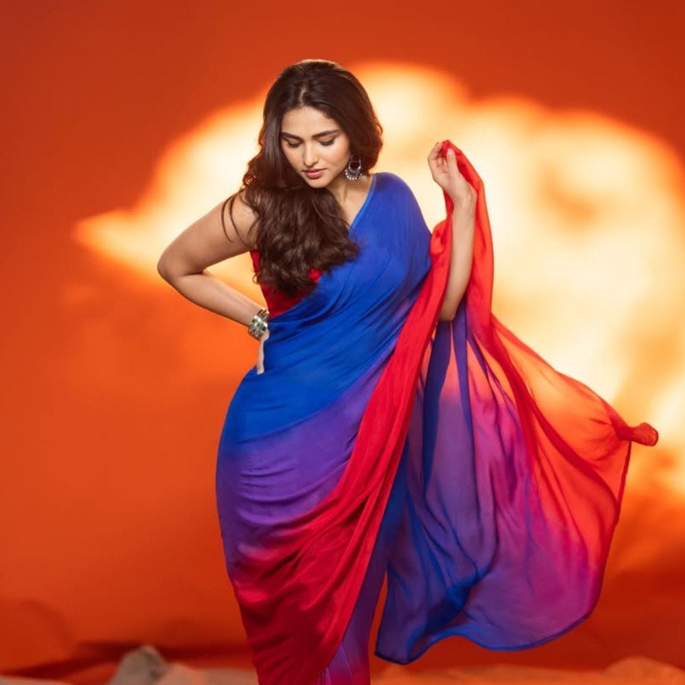 அந்த நேர்காணலில் கயாடு லோஹர் பேசுகையில், சினிமாவில் எனக்கு சேலை கட்டி, ஒரு கிராமத்து பெண் வேடத்தில் நடிக்கவேண்டும் என்பது எனக்கு ரொம்ப ஆசை. அதனால்தான் எனது இன்ஸ்டாகிராமில் பல போட்டோஸ் நான் சேலை கட்டித்தான் போட்டிருப்பேன். எனக்கு சேலை கட்டி படத்தில் நடிப்பது ரொம்ப பிடிக்கும் என அதில் அவர் தெரிவித்திருந்தார்.