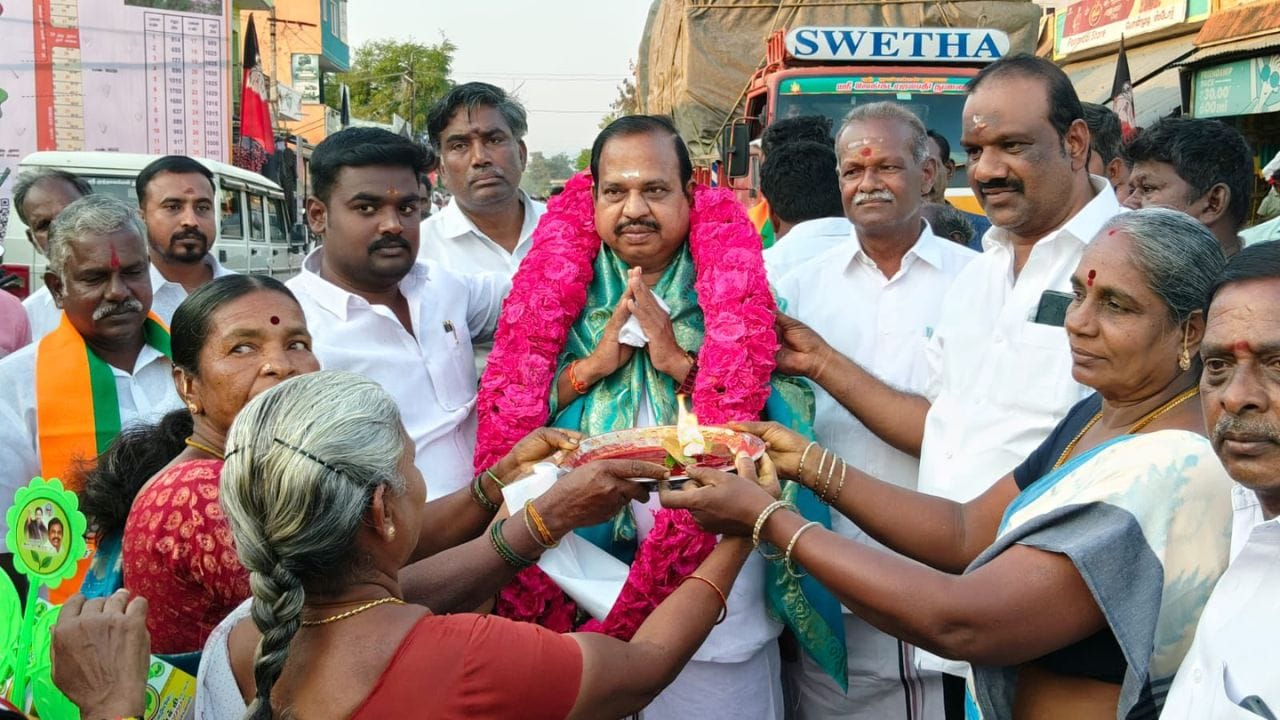 இதைத் தொடர்ந்து, அவர் சேவல் சின்னத்தில் கலசப்பாக்கம் சட்டமன்ற தொகுதியில் எம். எல். ஏவாக களம் இறங்கினார். ஆனால், எதிர்பாராத விதமாக தோல்வியை சந்தித்தார். இதைத் தொடர்ந்து, கவுன்சிலராக அக்ரி எஸ். எஸ். கிருஷ்ணமூர்த்தி தேர்வு செய்யப்பட்டார். மீண்டும் திருப்பத்தூர் தொகுதியில் நிறுத்தப்பட்ட கிருஷ்ணசாமி மக்களவைத் தேர்தலில் தோல்வியை சந்தித்திருந்தார். பின்னர் 2001 முதல் 2006 வரை கலசப்பாக்கம் ஒன்றிய சேர்மனாக பதவி வைத்து வந்தார்.